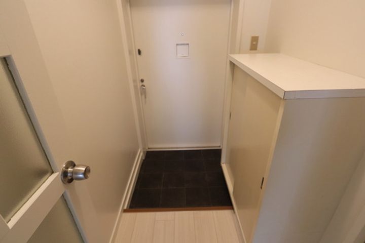 ビレッジハウス光南タワー1号棟の玄関