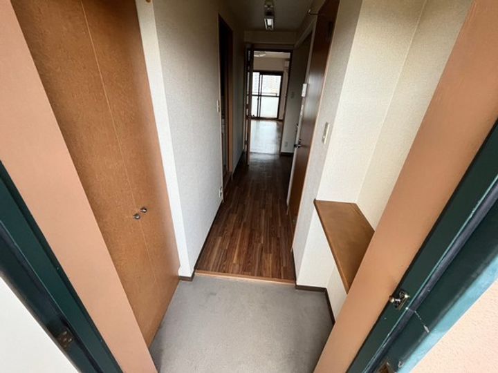 グランヴェルジェ中須Iの玄関