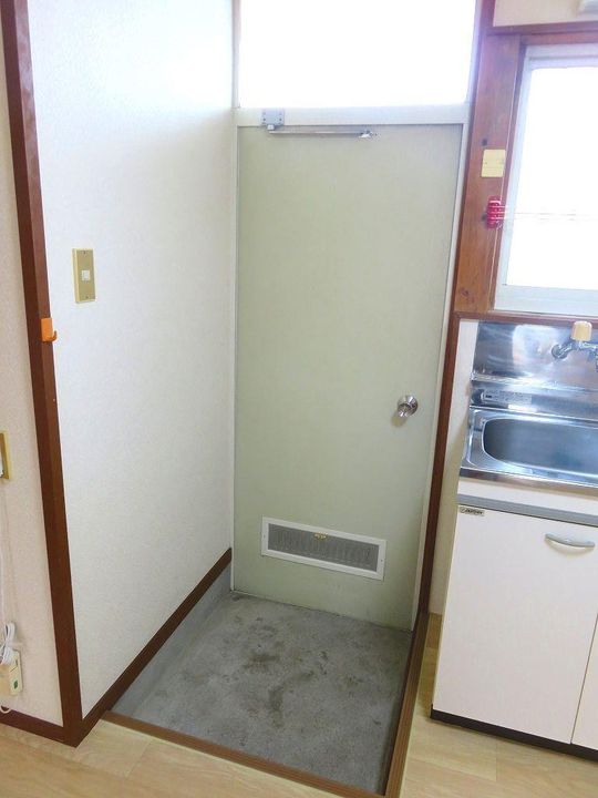 ハイツナルセの玄関