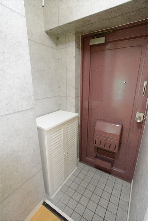 レジデンス守谷の玄関