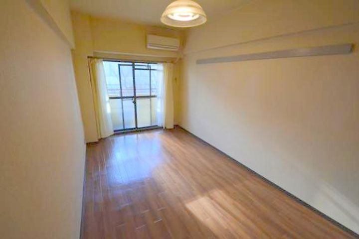 ダイヤモンドメゾン高井田の居間