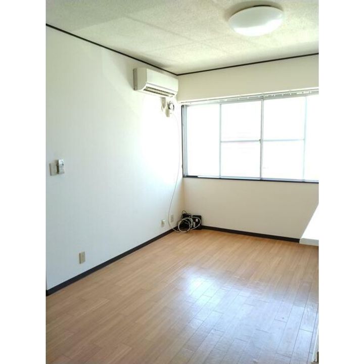メゾン小田原の居間