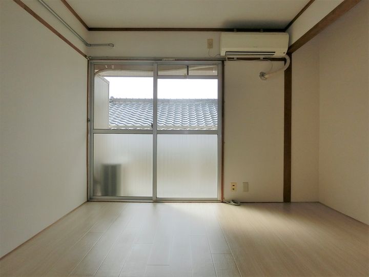 山本ビルの居間