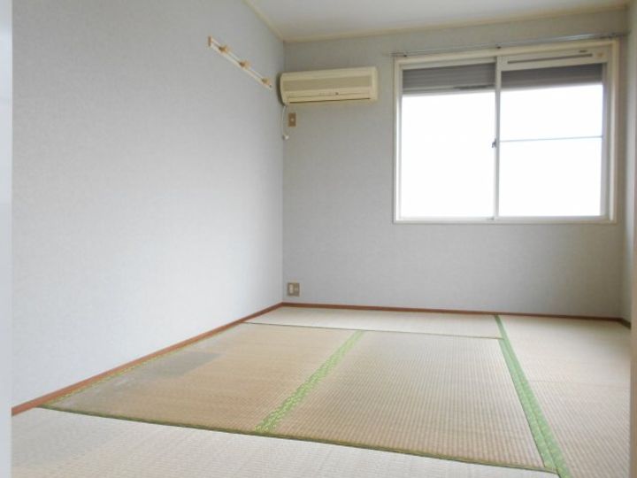 コスモハチヤの居間