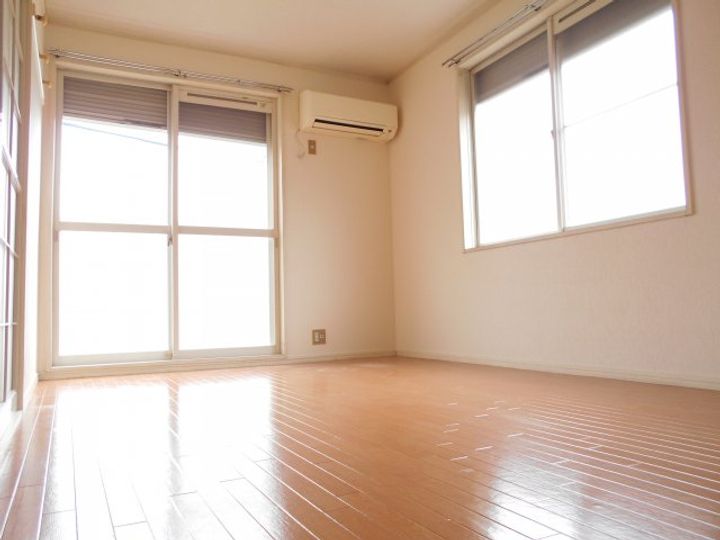 コスモハチヤの居間