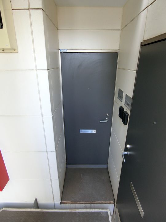 サイドパーク白糸台の玄関
