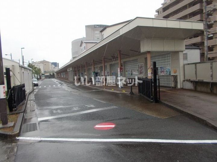 シャーメゾン街の灯の周辺