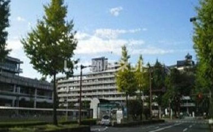 シャーメゾン街の灯の周辺