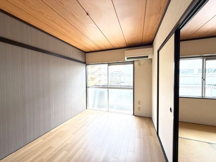 エクセルスリーの居間