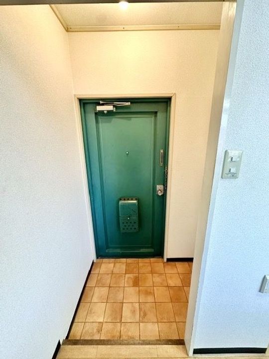 大阪府寝屋川市池田北町(マンション)の賃貸物件の玄関