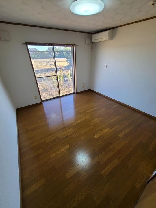 剣英館IIの居間