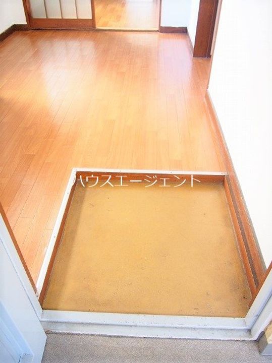 佐治ビルの玄関