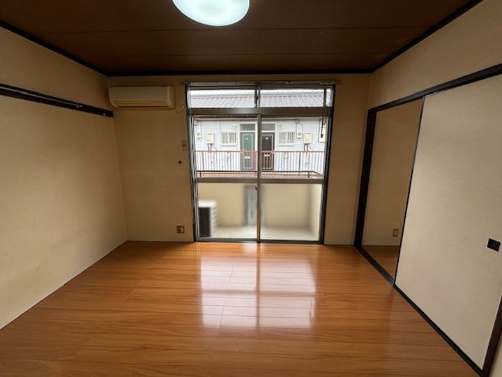 長島ハイツの居間