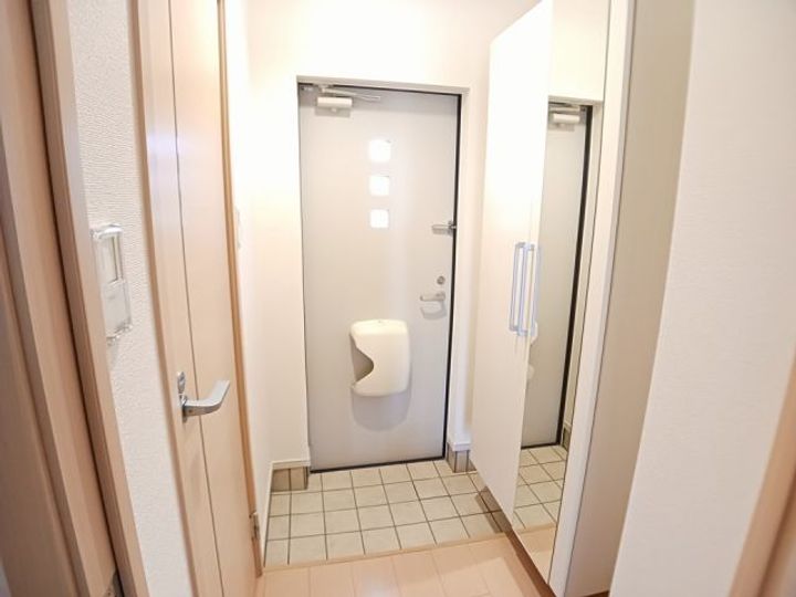 エレンシアM IIの玄関