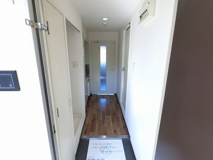 グランディール三津屋の玄関