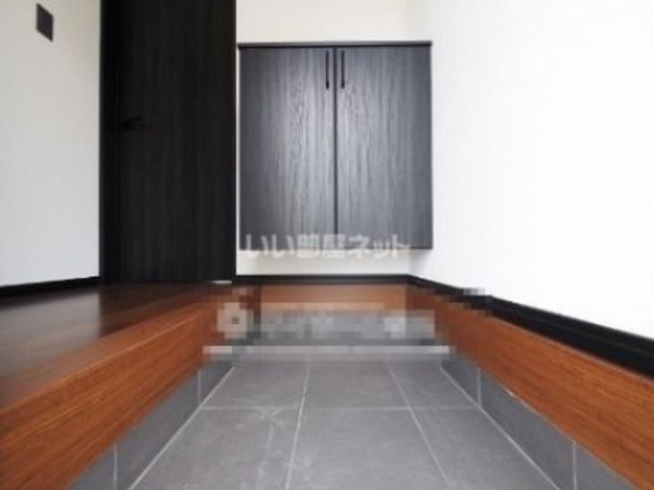 プレミアムアイランド尾崎IIの玄関