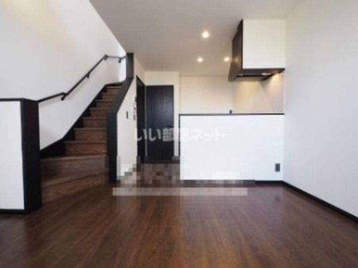 プレミアムアイランド尾崎IIの居間