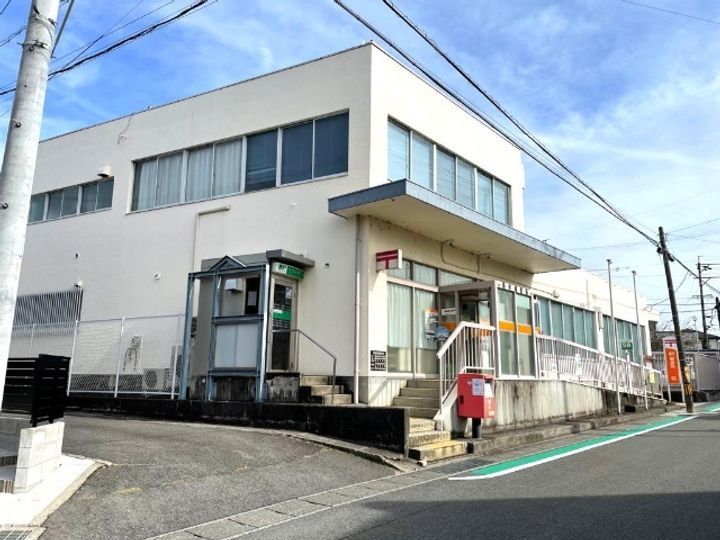 コラージュIIの周辺