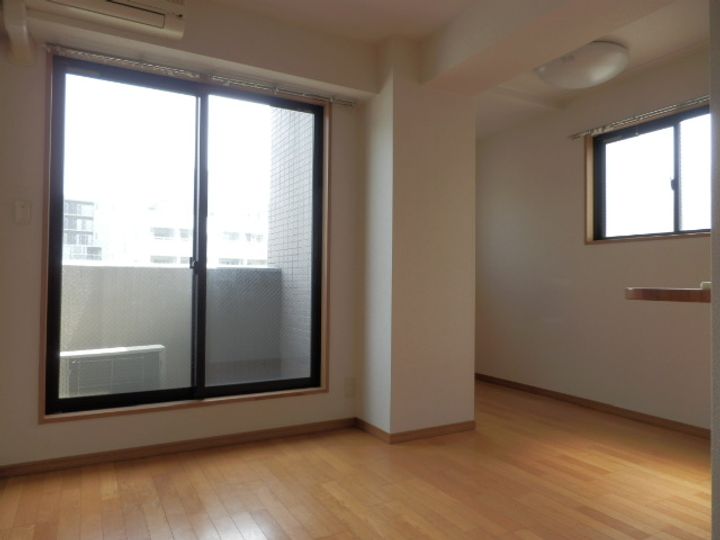 シンシア白金山北ホームズの居間