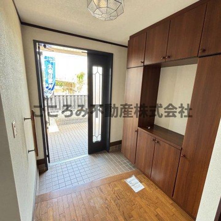 大阪府枚方市香里園山之手町(一戸建)の賃貸物件の玄関