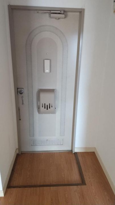 ビューハイツイズミの玄関