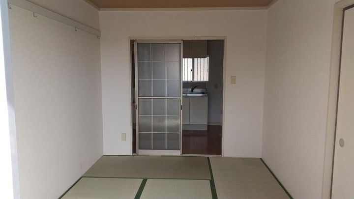 ビューハイツイズミの居間