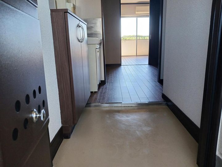 マンションヤマモト弐番館の玄関