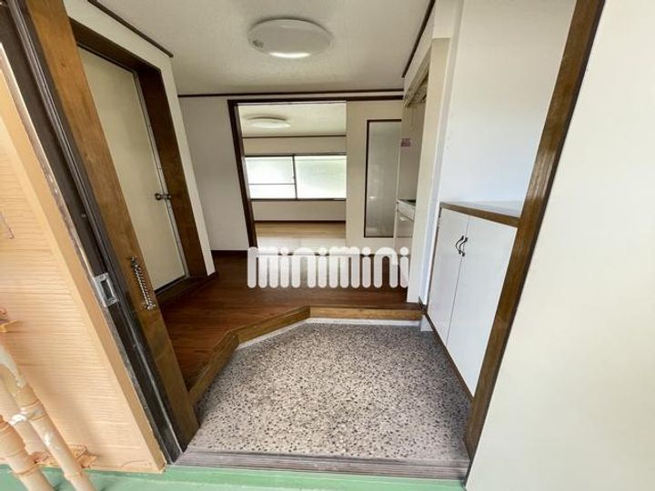 青木ハイツの玄関