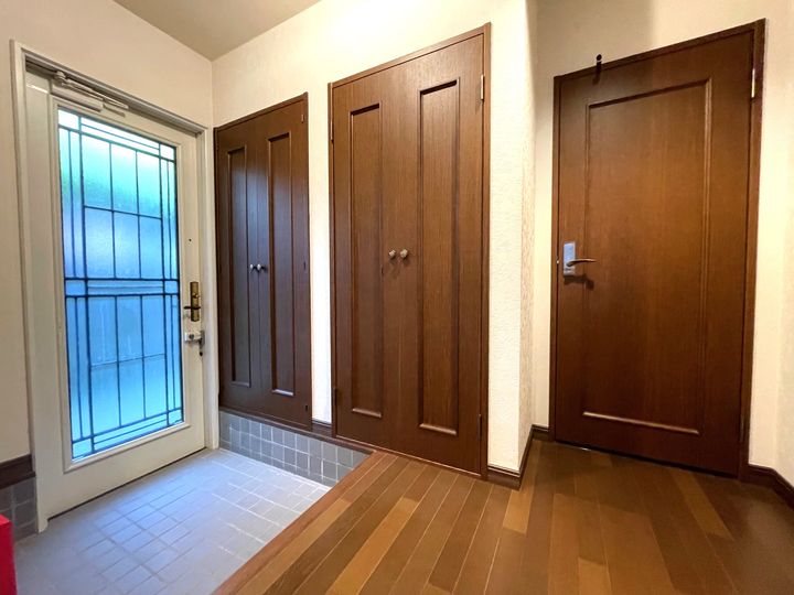 神奈川県逗子市山の根2(一戸建)の賃貸物件の玄関