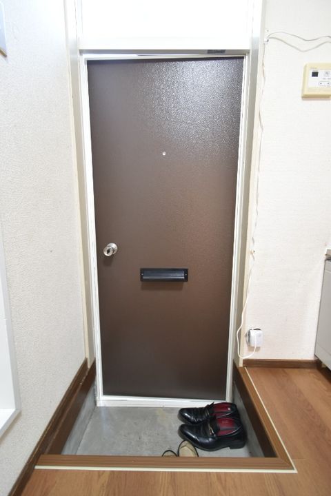 リバーサイドハイツの玄関