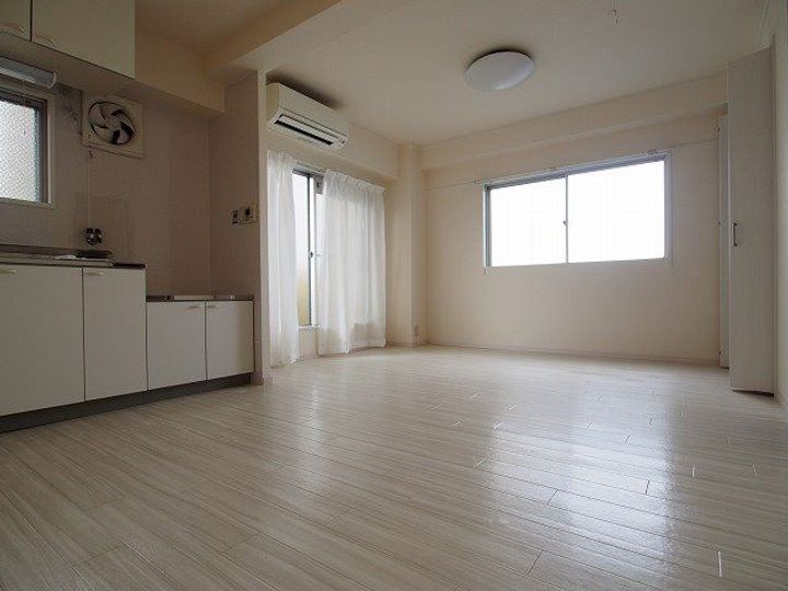 トモエハイツ2号館の居間