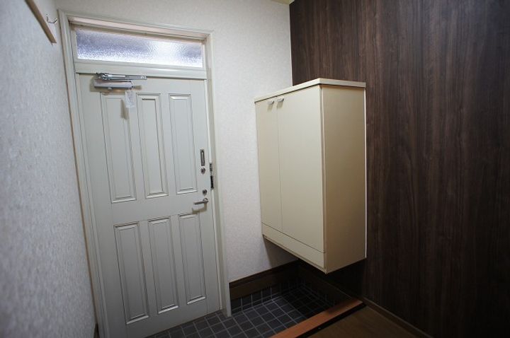 土合タウンハウスBの玄関