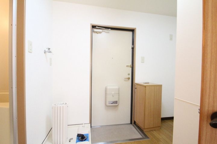 己斐上タウンBの玄関