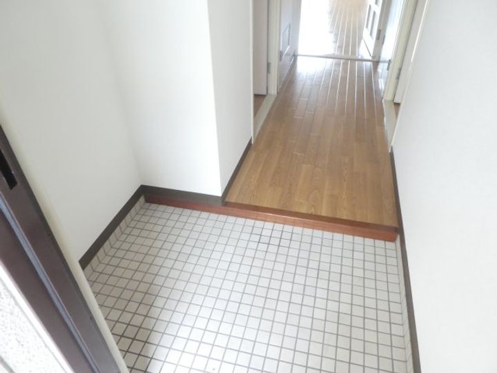 兵庫県明石市二見町西二見(マンション)の賃貸物件の玄関