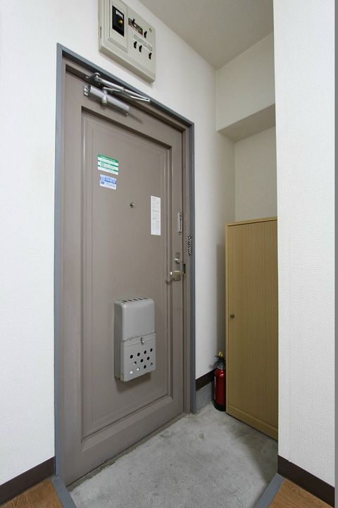 馬込川マンションの玄関