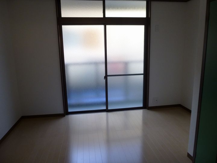 ドウェル湯河原の居間