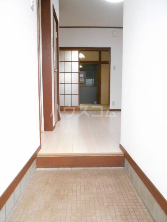 メゾン青葉の玄関