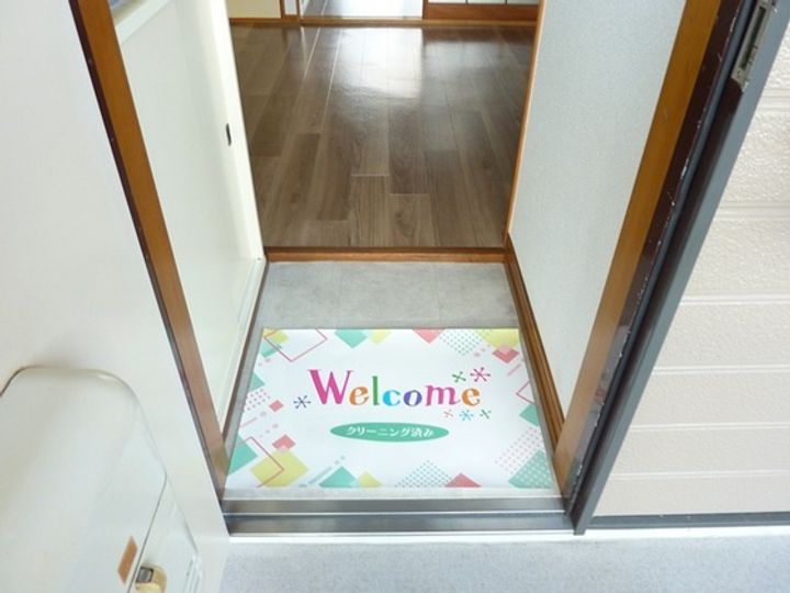 シティハイツカサミアII棟の玄関