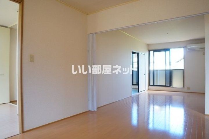 群馬県太田市古戸町(アパート)の賃貸物件の居間