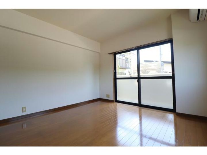 アグレアブルゴトウIIの居間