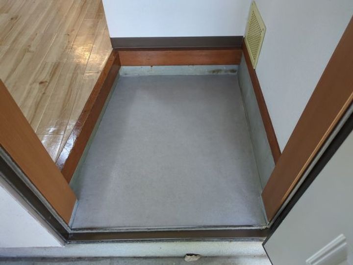 ひかりコーポの玄関