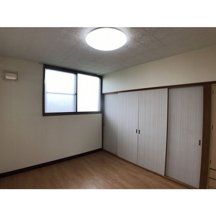 クリスタルマンションの内装
