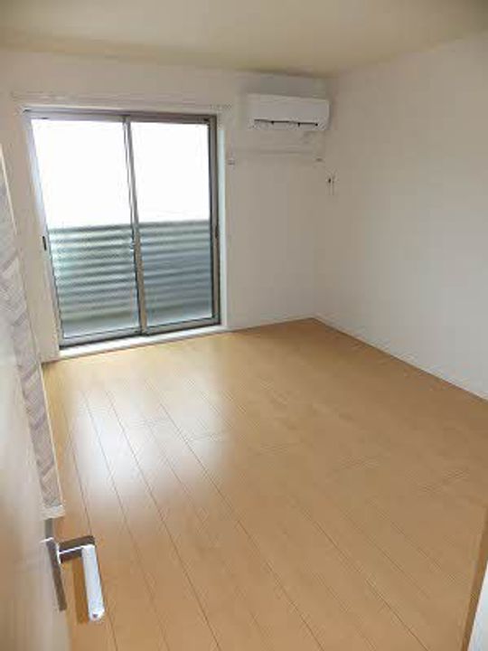 広島県福山市西深津町5(マンション)の賃貸物件の居間