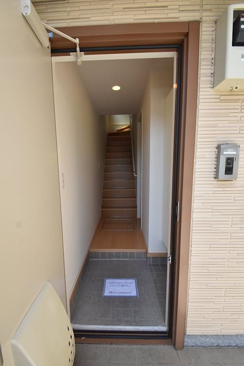 東京都八王子市石川町(アパート)の賃貸物件の玄関