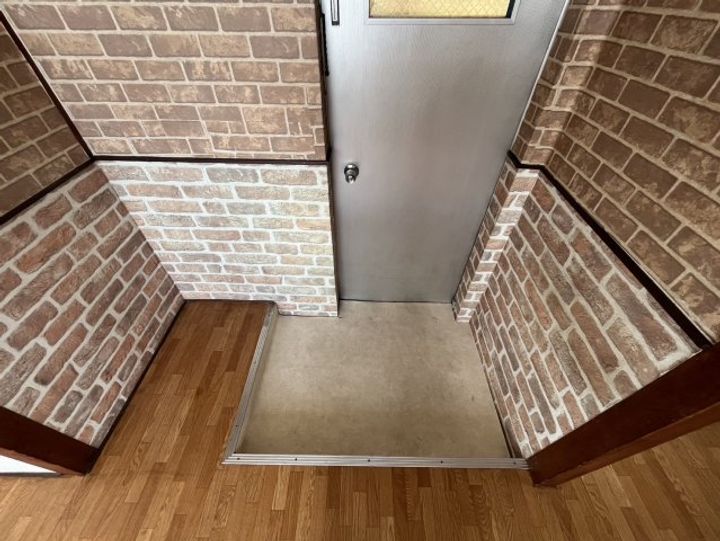 セントラルパークビルの玄関