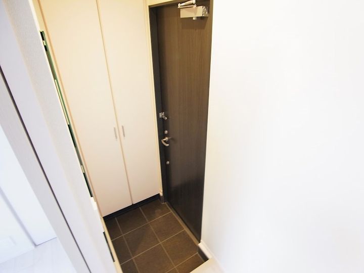 アイネブリュの玄関