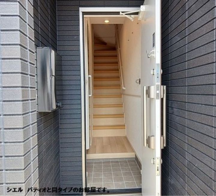 ひだまりガーデンテラスIの玄関