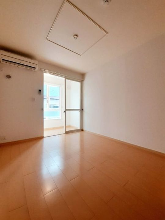 エレガンテ・カーサ K.Aの居間