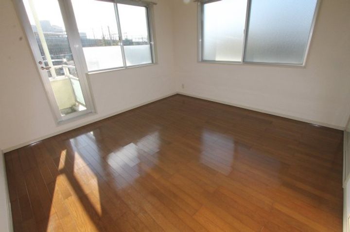 ペールグリーンエムズビルIIの居間