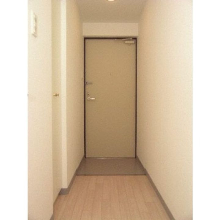 北海道札幌市中央区南九条西12の賃貸マンションの玄関
